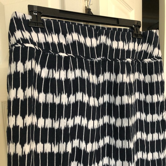 LOFT Navy/White Ikat Skirt Size 8 - Picture 2 of 4